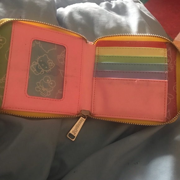 Sanrio x loungfly zip around wallet/ card case - Picture 2 of 9